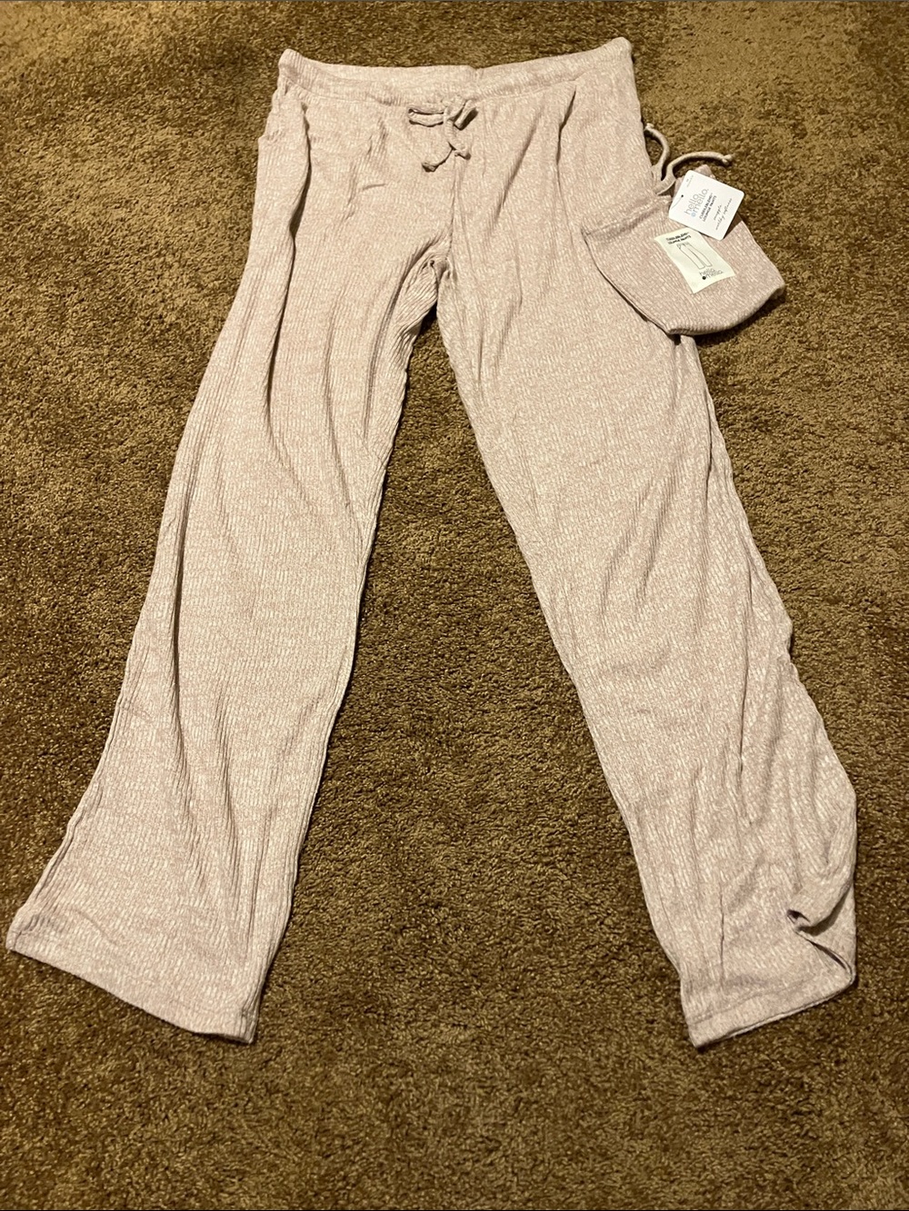 HELLO MELLO Cuddleblend Cozy Ribbed Lounge Pants in Light Mauve. Size M. NWT